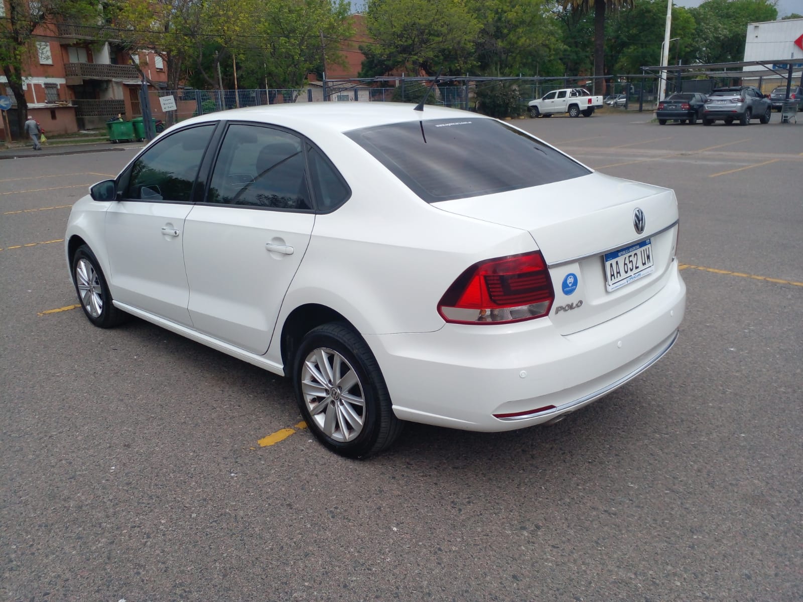 VOLKSWAGEN	POLO 1.6 L/16 COM. 4 P TIP