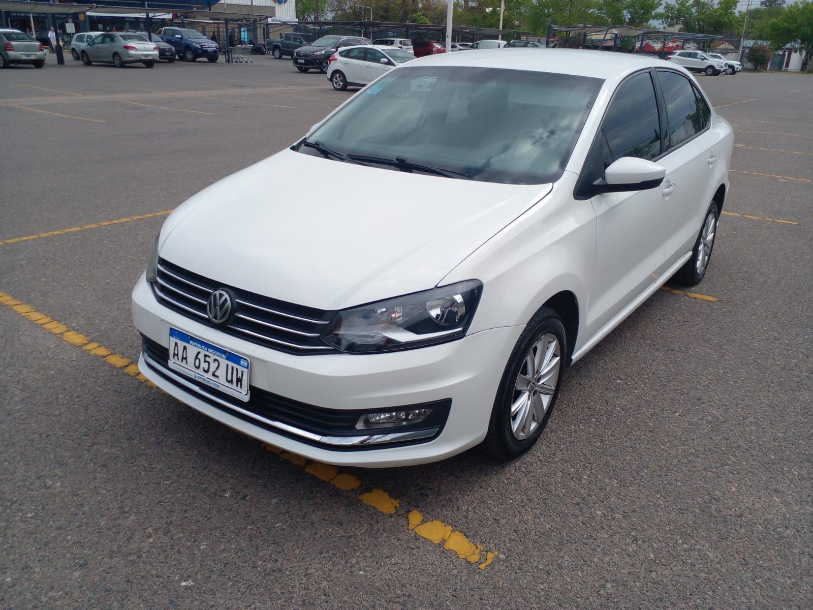 VOLKSWAGEN	POLO 1.6 L/16 COM. 4 P TIP